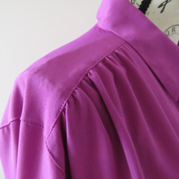 Vintage 1980s Fuschia Blouse With Hidden Buttons And Cinched Waist - Picture 3 of 8
